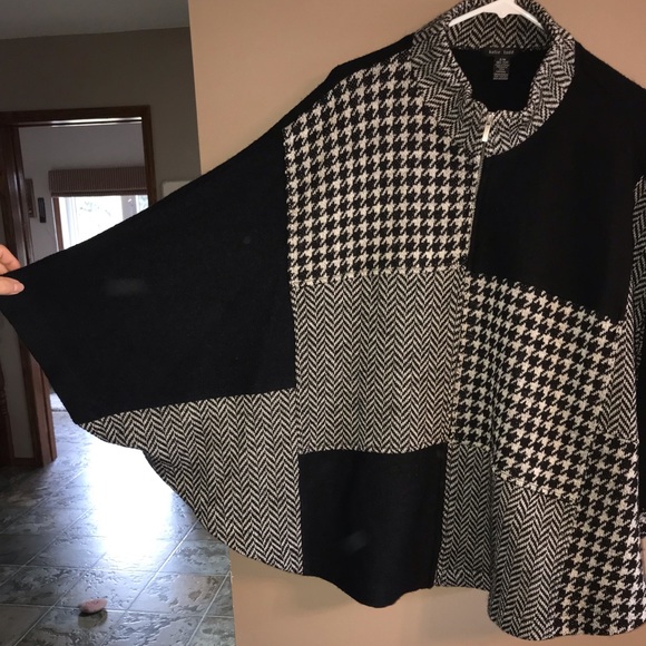 100% Wool Cape - Picture 3 of 4